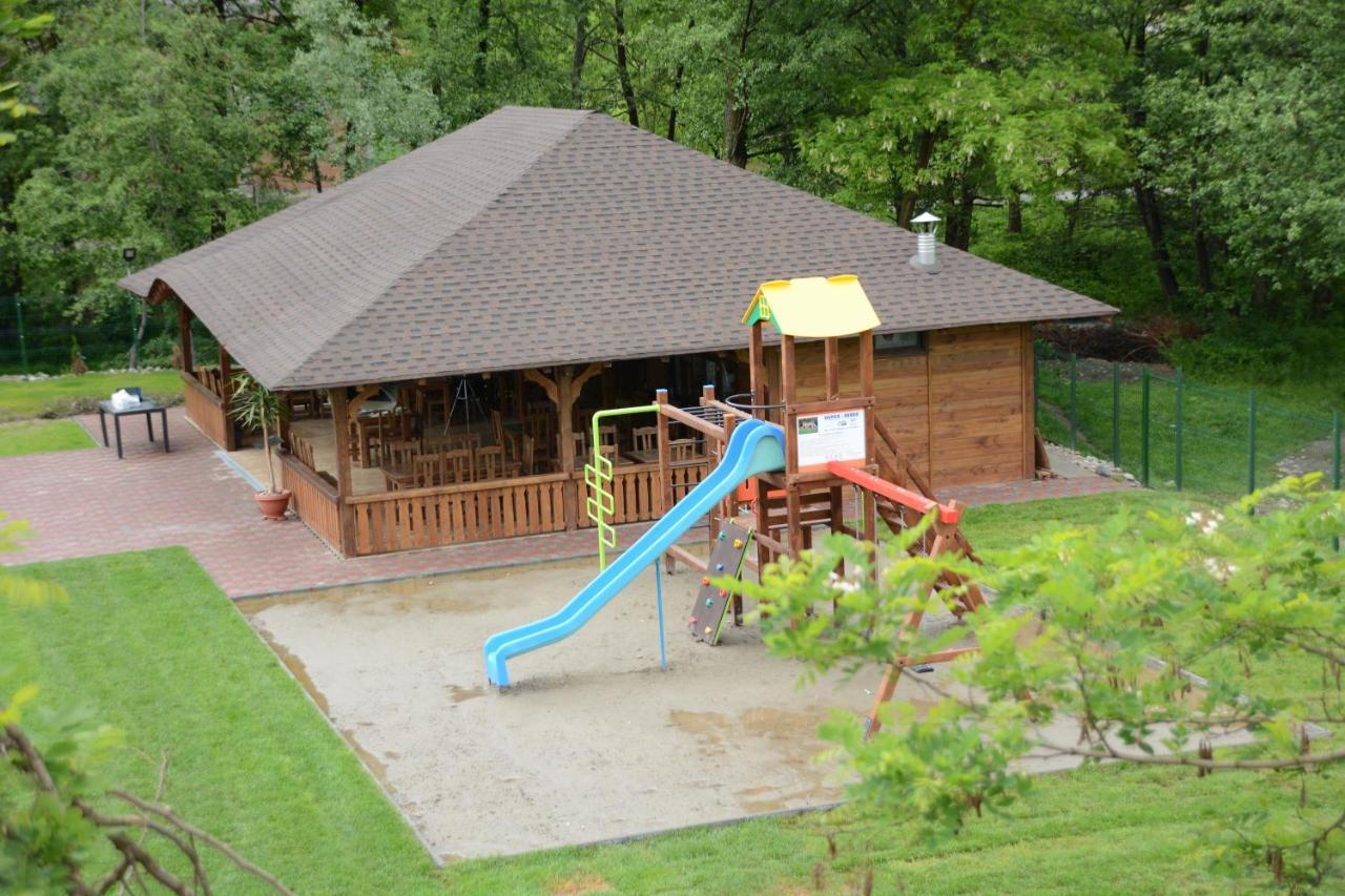 Hotel La Casute Capatineni-Paminteni Zewnętrze zdjęcie