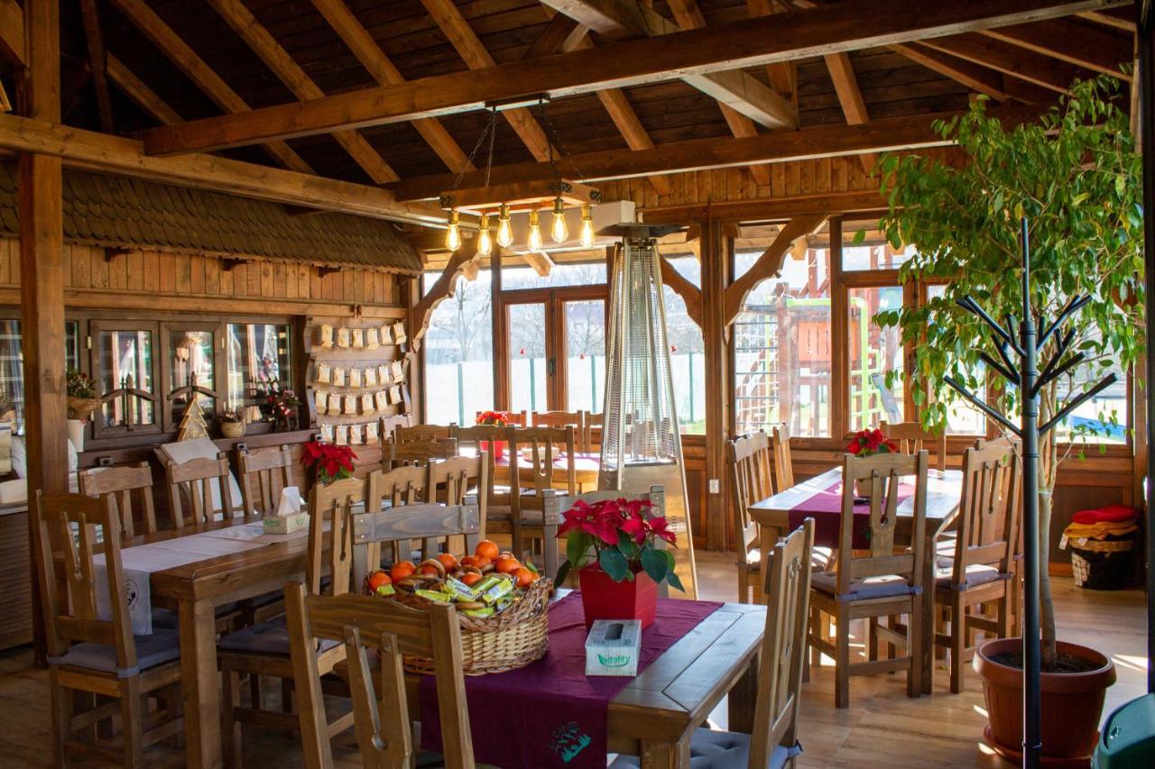 Hotel La Casute Capatineni-Paminteni Zewnętrze zdjęcie