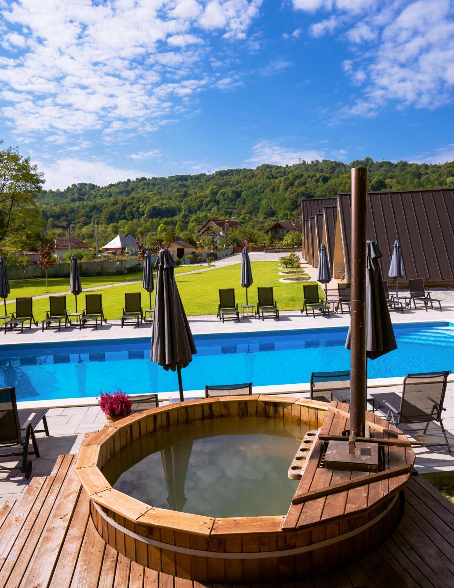 Hotel La Casute Capatineni-Paminteni Zewnętrze zdjęcie